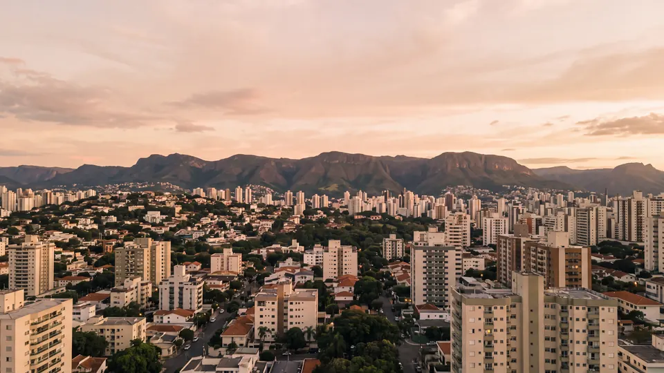 Paisagem vista ao fim de uma viagem.
